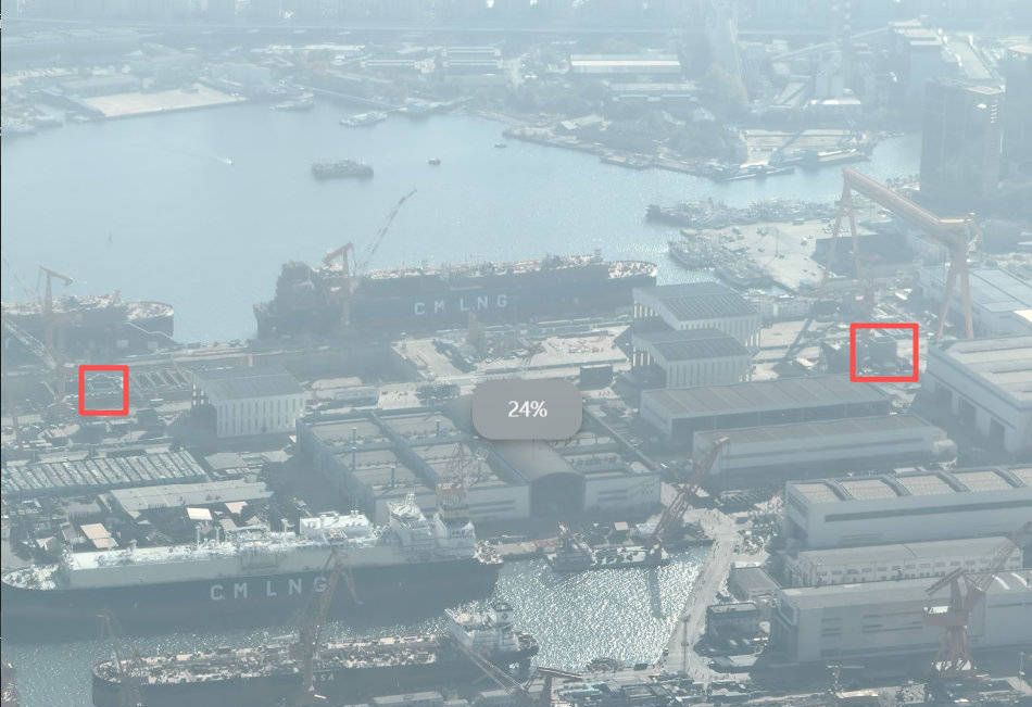 Червоним виділено елементи що схожі на захисні оболонки ядерного реактору. Фото з відкритих джерел