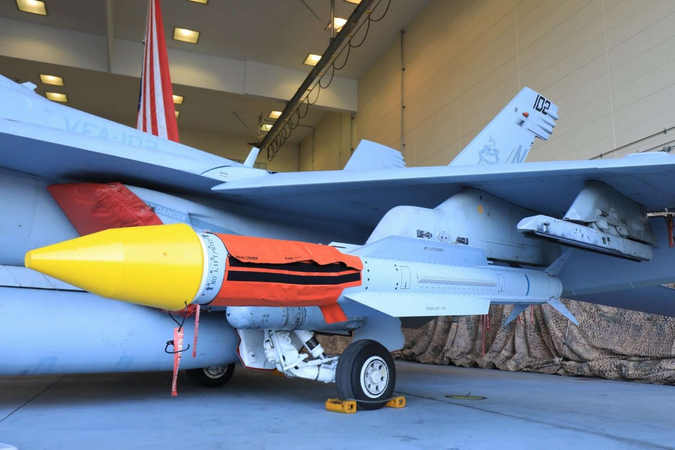 AIM-174B під крилом F/A-18