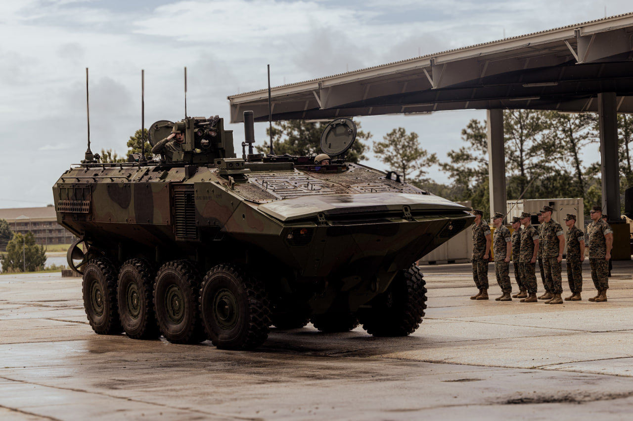 Амфібійний БТР ACV КМП США