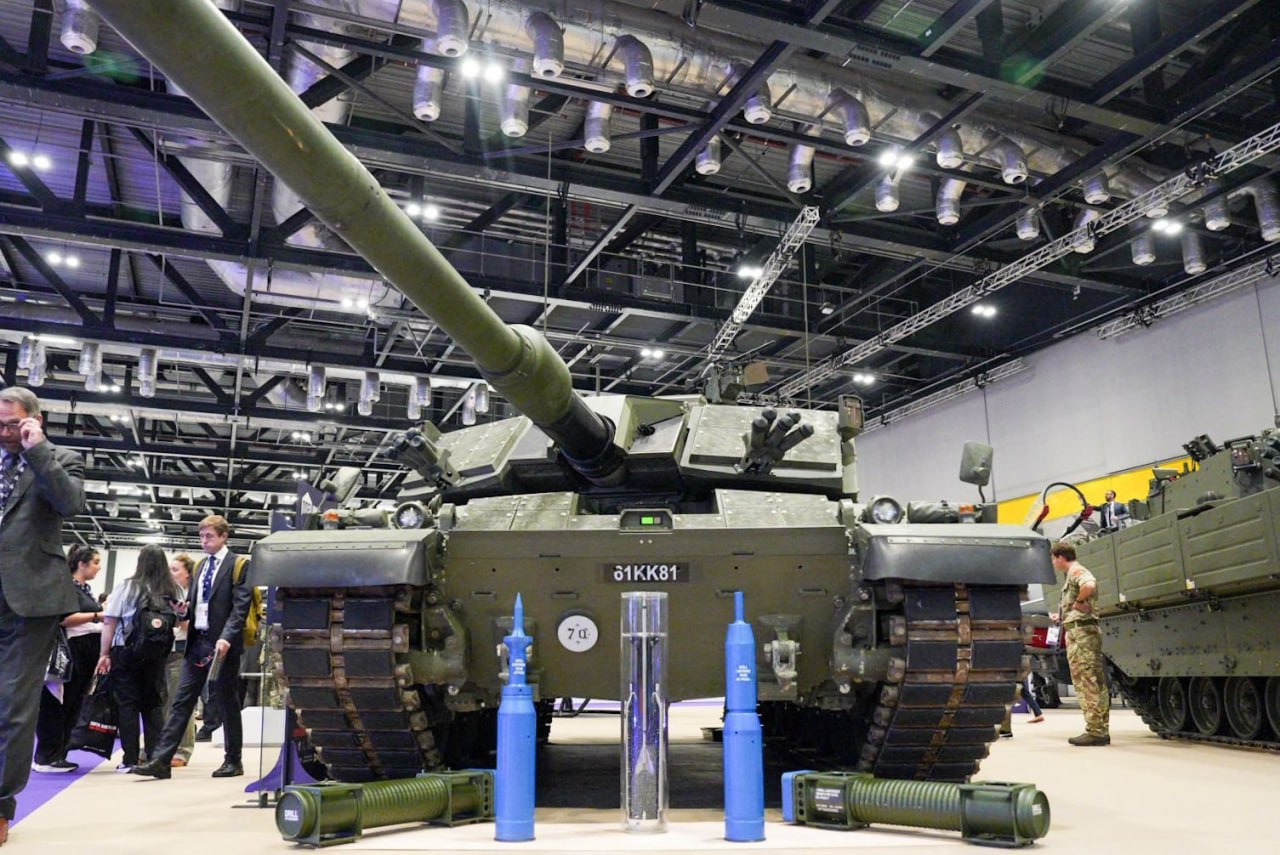 Танк Challenger 3 на виставці DSEI 2025