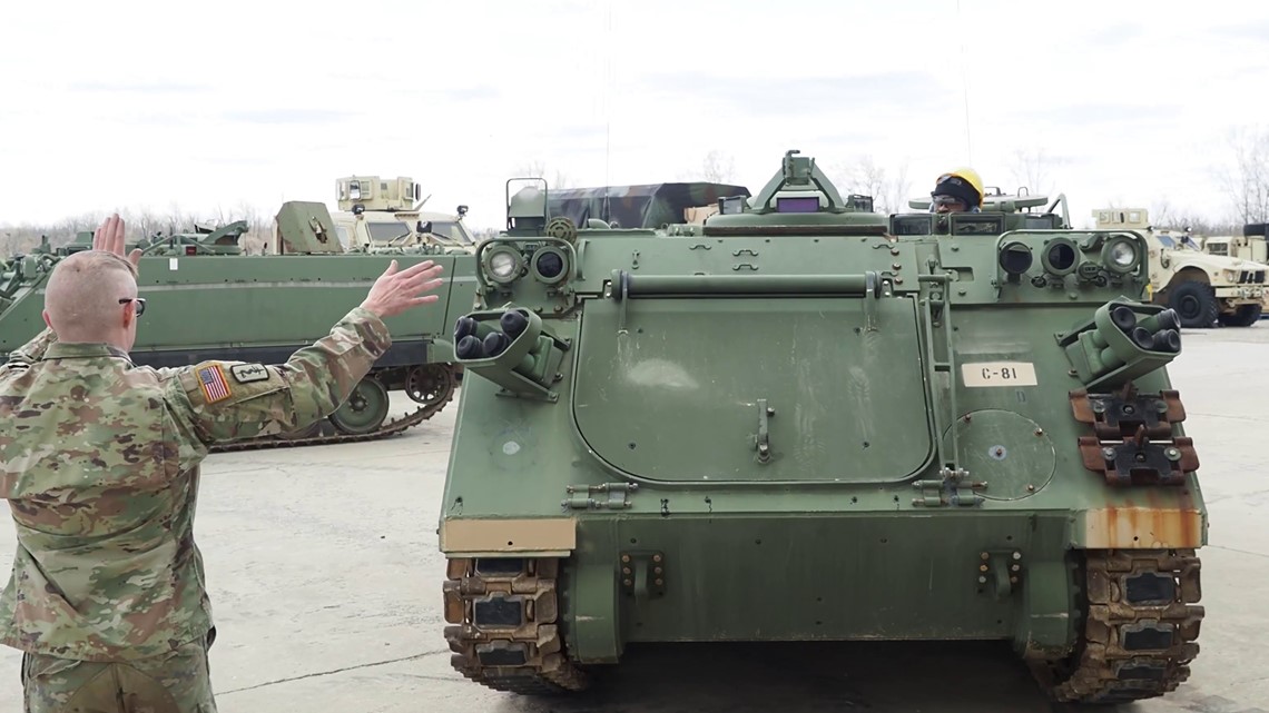 Військовослужбовці Національної гвардії США готують до відправки в Україну бронетранспортери М113, фото - Department of Defense