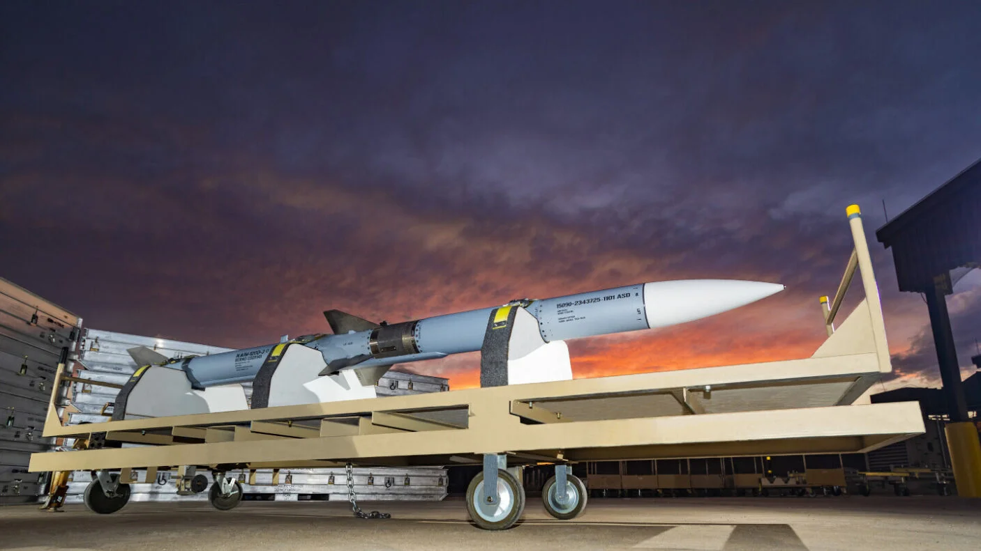 Ракети AIM-120 для українських F-16 та майже всіх винищувачів НАТО ще більше локалізують у Європі та це шанс для України
