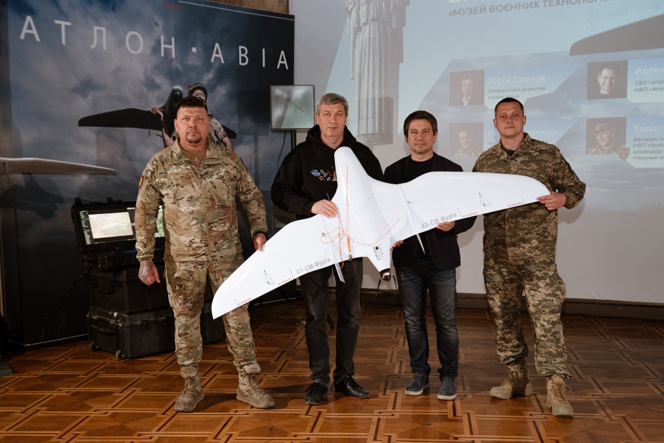 НВП "Атлон Авіа" передали БпЛА "Фурія" до майбутньої експозиції сучасних воєнних технологій в Музеї війни