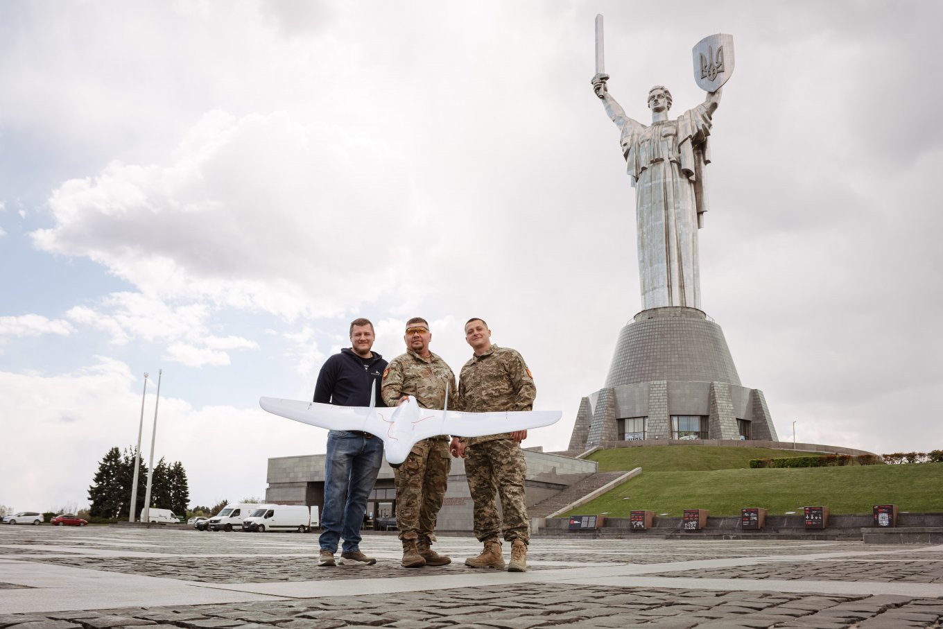 НВП "Атлон Авіа" передали БпЛА "Фурія" до майбутньої експозиції сучасних воєнних технологій в Музеї війни