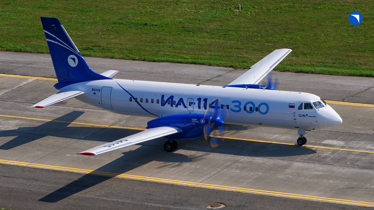 Російський літак Ил-144-300.