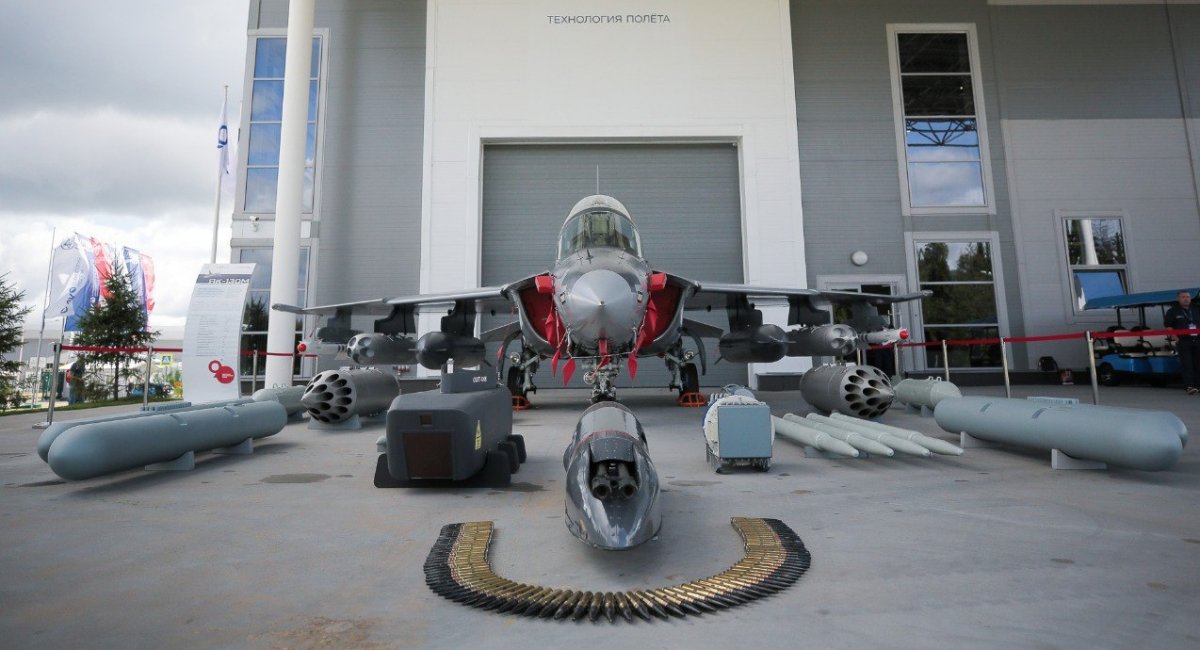 Як-130М моденізований навчально-бойовий літак