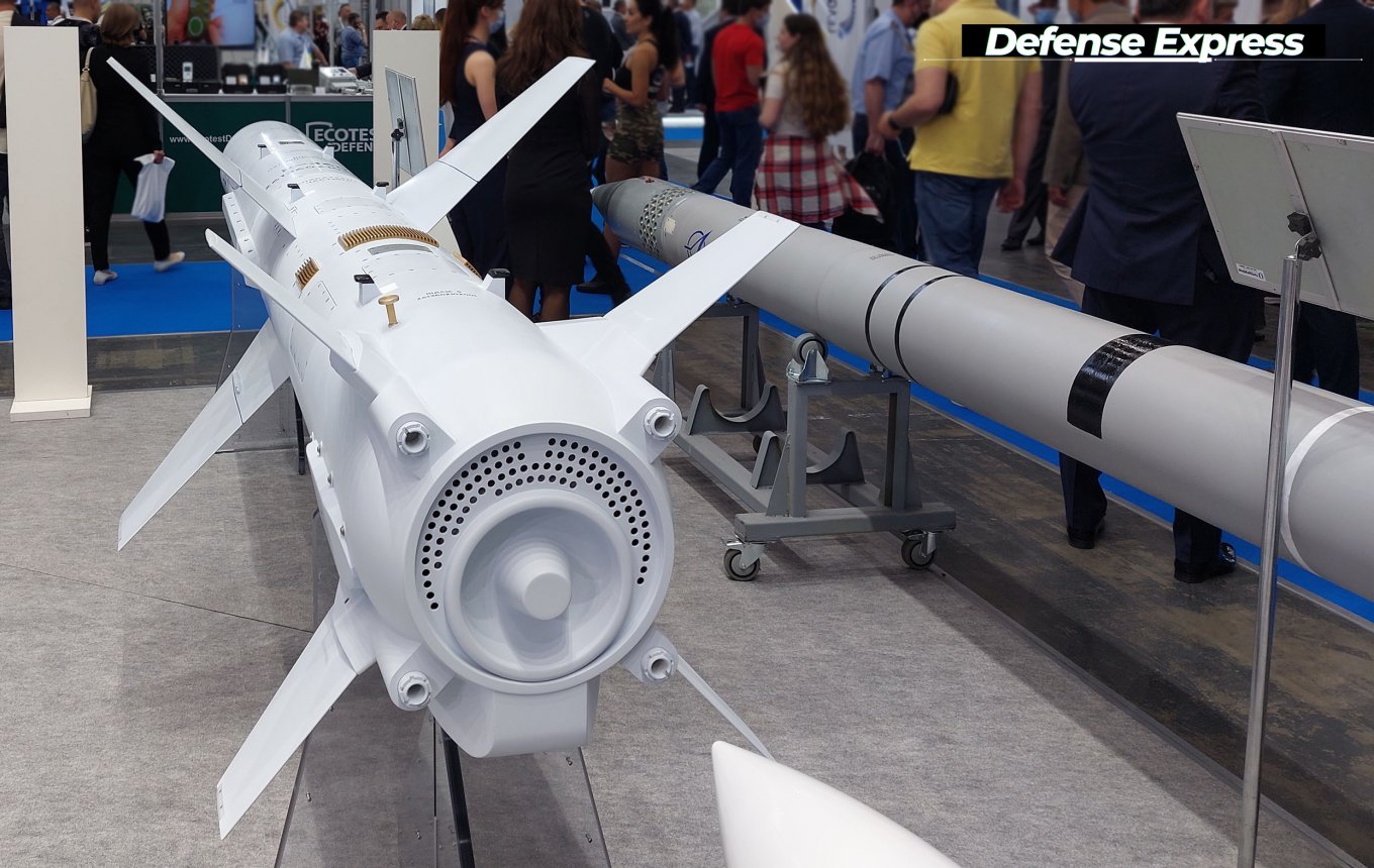 Крилата ракета Р-360 Нептун та коригований реактивний снаряд Р626М Вільха-М на виставці Зброя та Безпека-2021