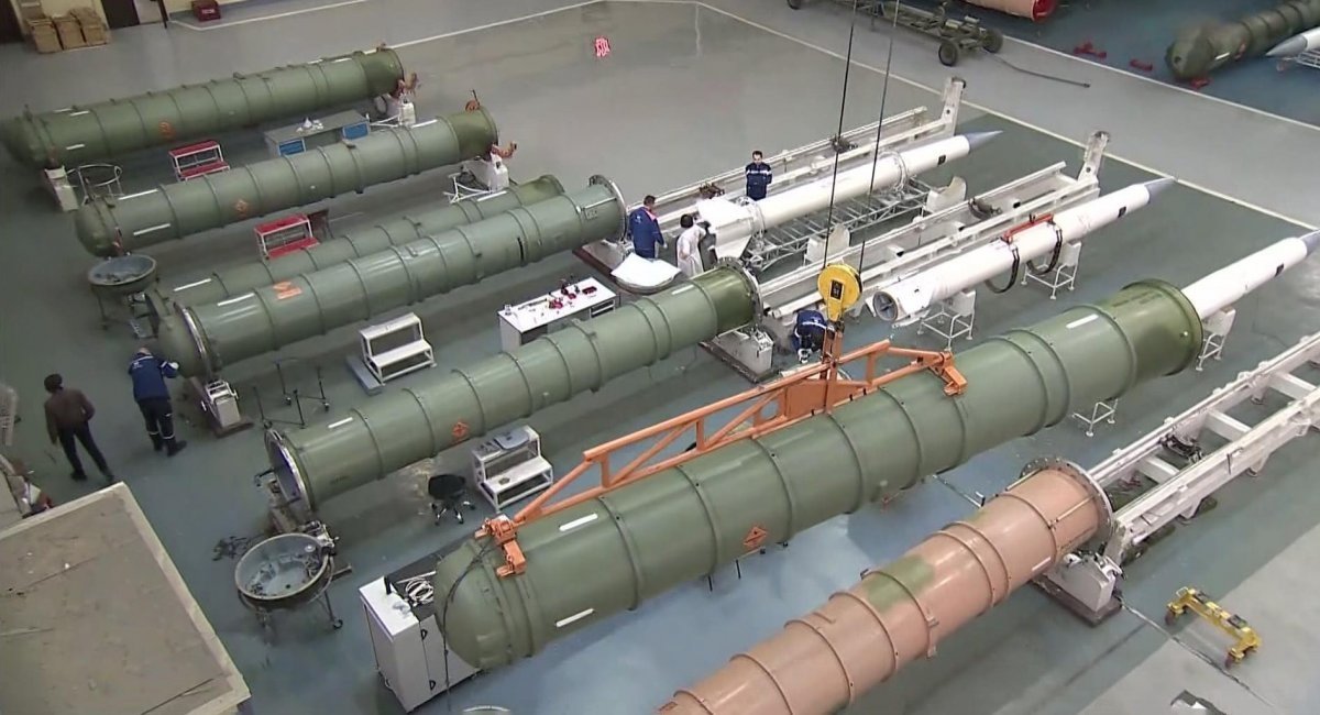 Процес виробництва зенітних ракет 48Н6 до рашистських ЗРК С-400