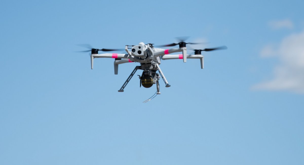 Skydio X10 з підвісом Audible та гранатою M67