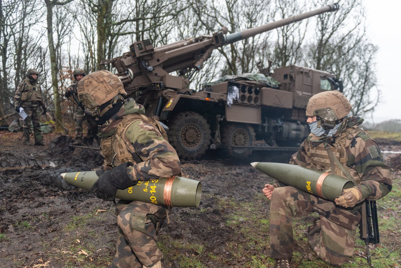 Французи вирішили, що якщо 16 САУ CAESAR поділити на більше дивізіонів, то дронам РФ стане складніше влучати