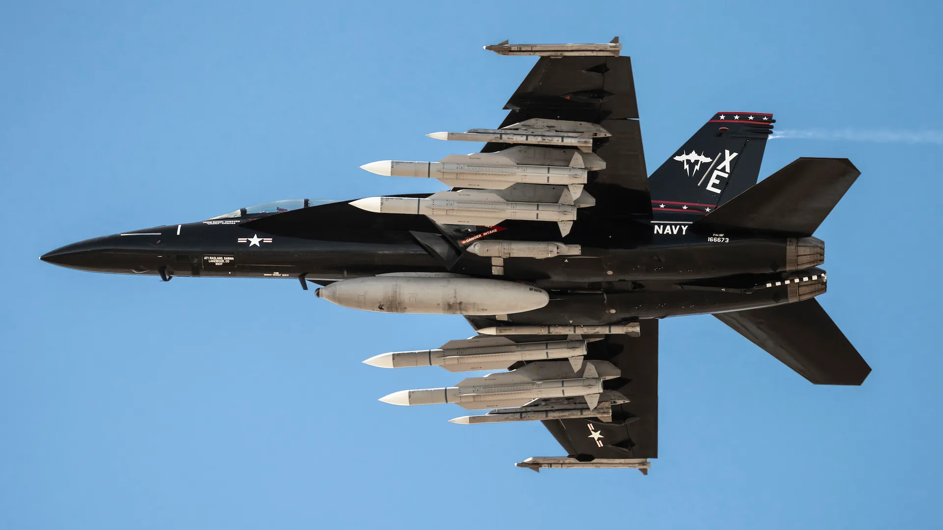 F/A-18 Hornet одразу з чотирма AIM-174 в польоті, вересень 2024 року. Фото - point_mugu_skies