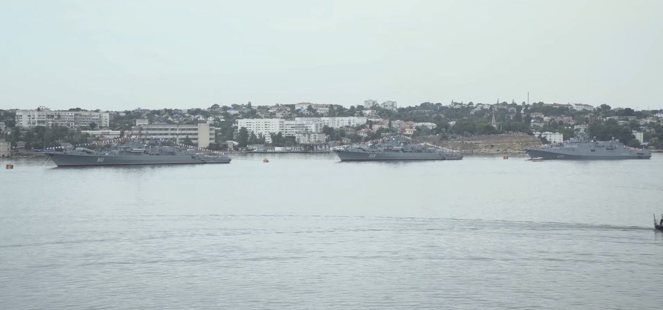 Святкування дня ВМФ РФ в Севастополі скасовується, Defense Express