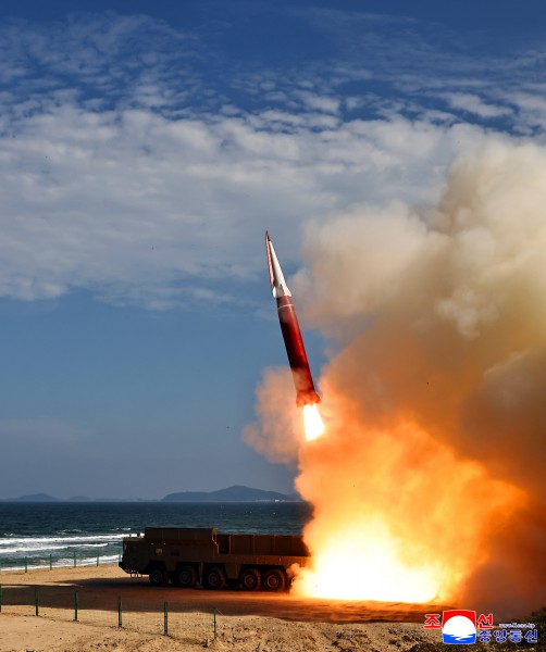 Північнокорейська Hwasong-11Ma-1 із новою пусковою установкою під час випробувань 20 вересня