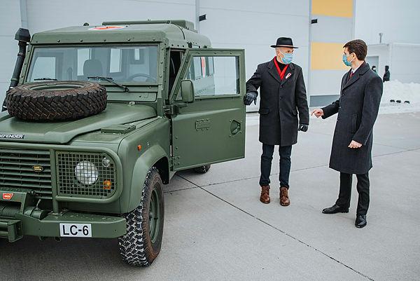 Медичні сили Збройних Сил України поповняться броньованими Land Rover Defender, Defense Express