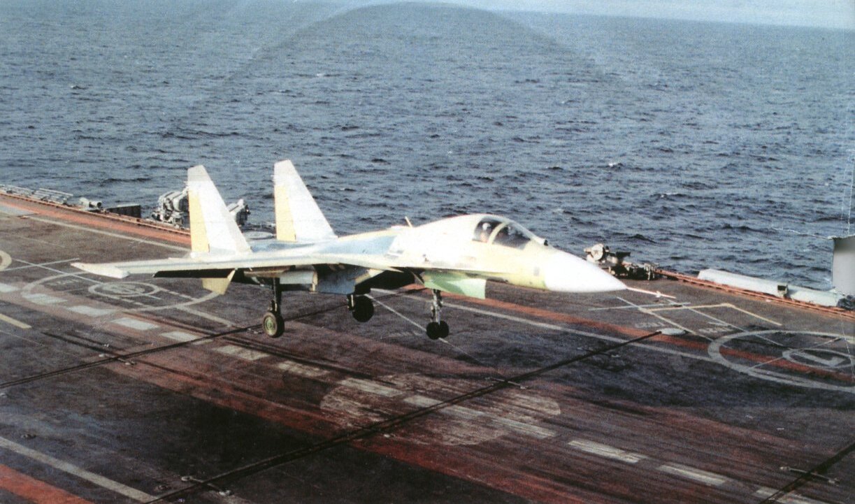 Як в РФ "саджали" прототип Су-34 на "Кузнецов" та який інформаційний результат отримали