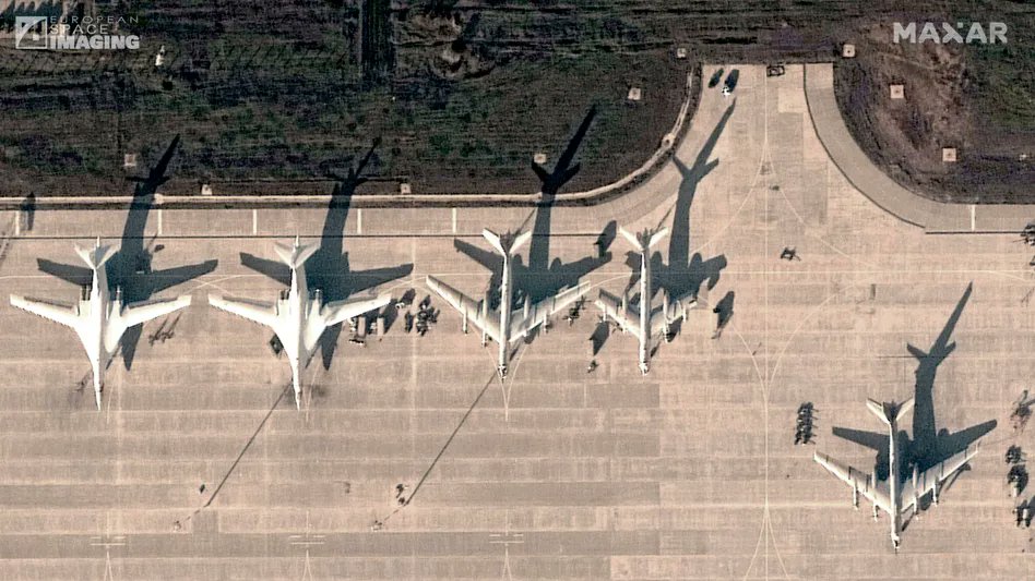 Метушня на аеродромі &quot;Енгельс&quot;, 28 листопада 2022 року, супутниковий знімок від Maxar