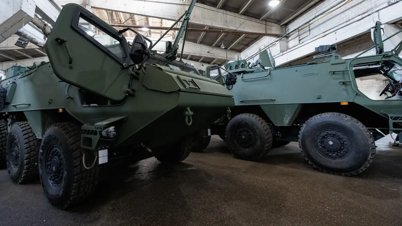 Бронетранспортер Patria 6x6 при передачі військовим Третього штурмового корпусу
