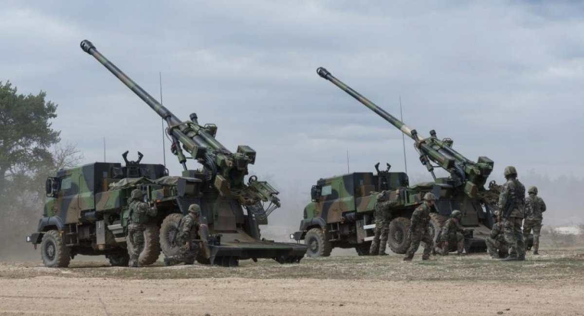 Французи вирішили, що якщо 16 САУ CAESAR поділити на більше дивізіонів, то дронам РФ стане складніше влучати
