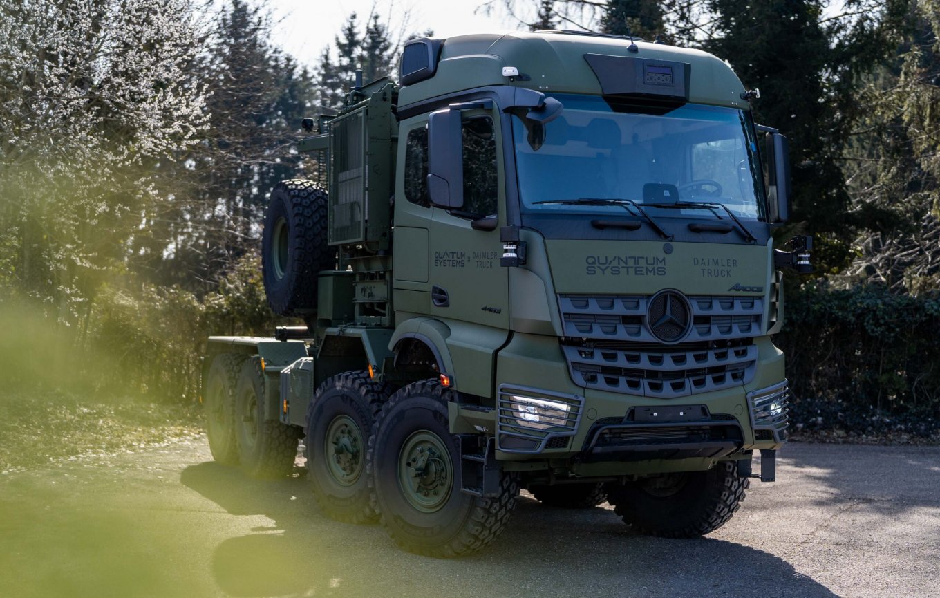 Спершу постачали дрони в Україну, а тепер Quantum Systems робитиме "безпілотними" вантажівки Daimler Truck