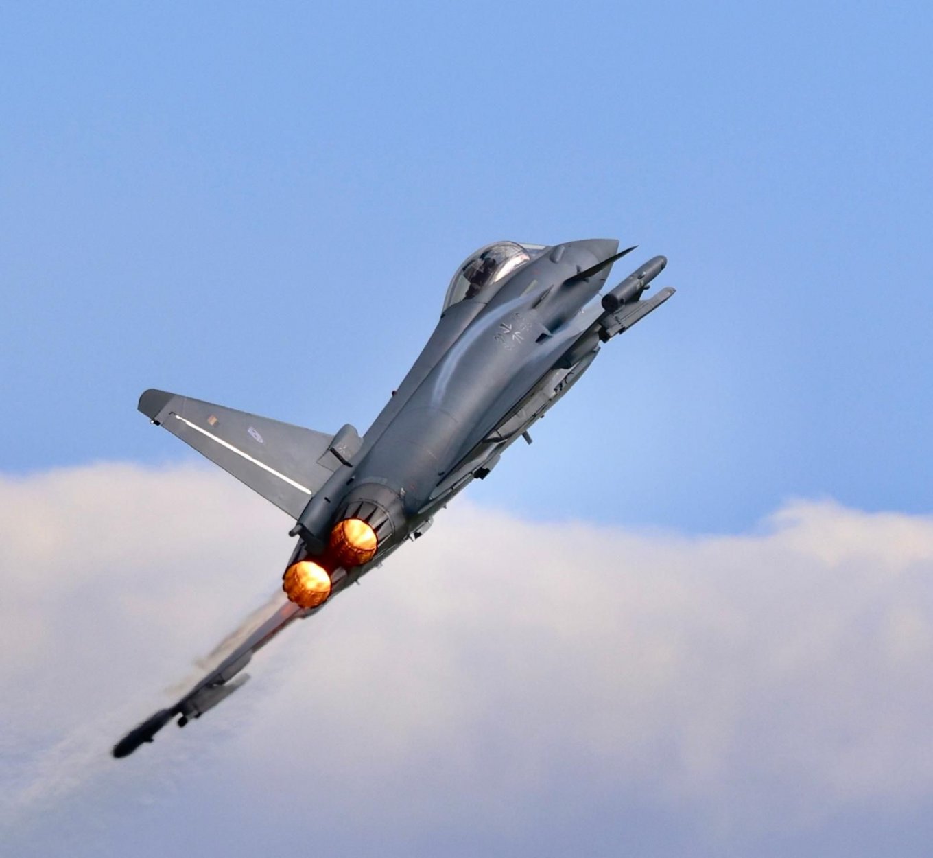 Eurofighter Typhoon з двигунами Eurojet EJ200