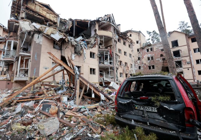 Зруйнований ворожим вогнем будинок в Ірпіні