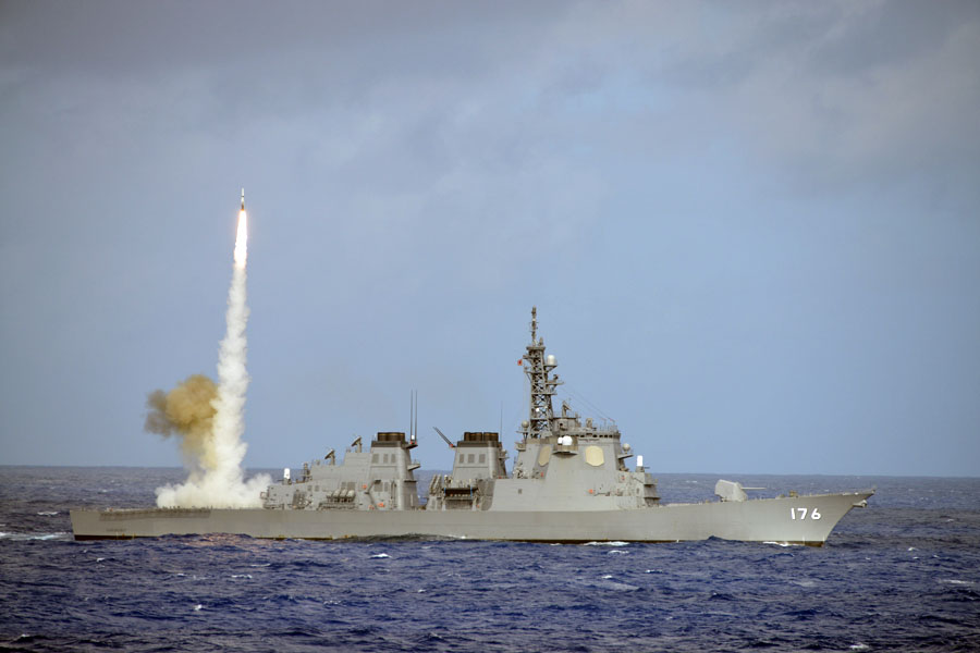 Запуск ракети з есмінця JS Chokai флоту Сил самооборони Японії