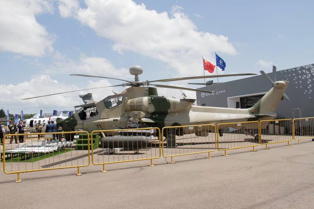 Демонстрація експортного варіанту китайського Z-10 на авіашоу в Сінгапурі