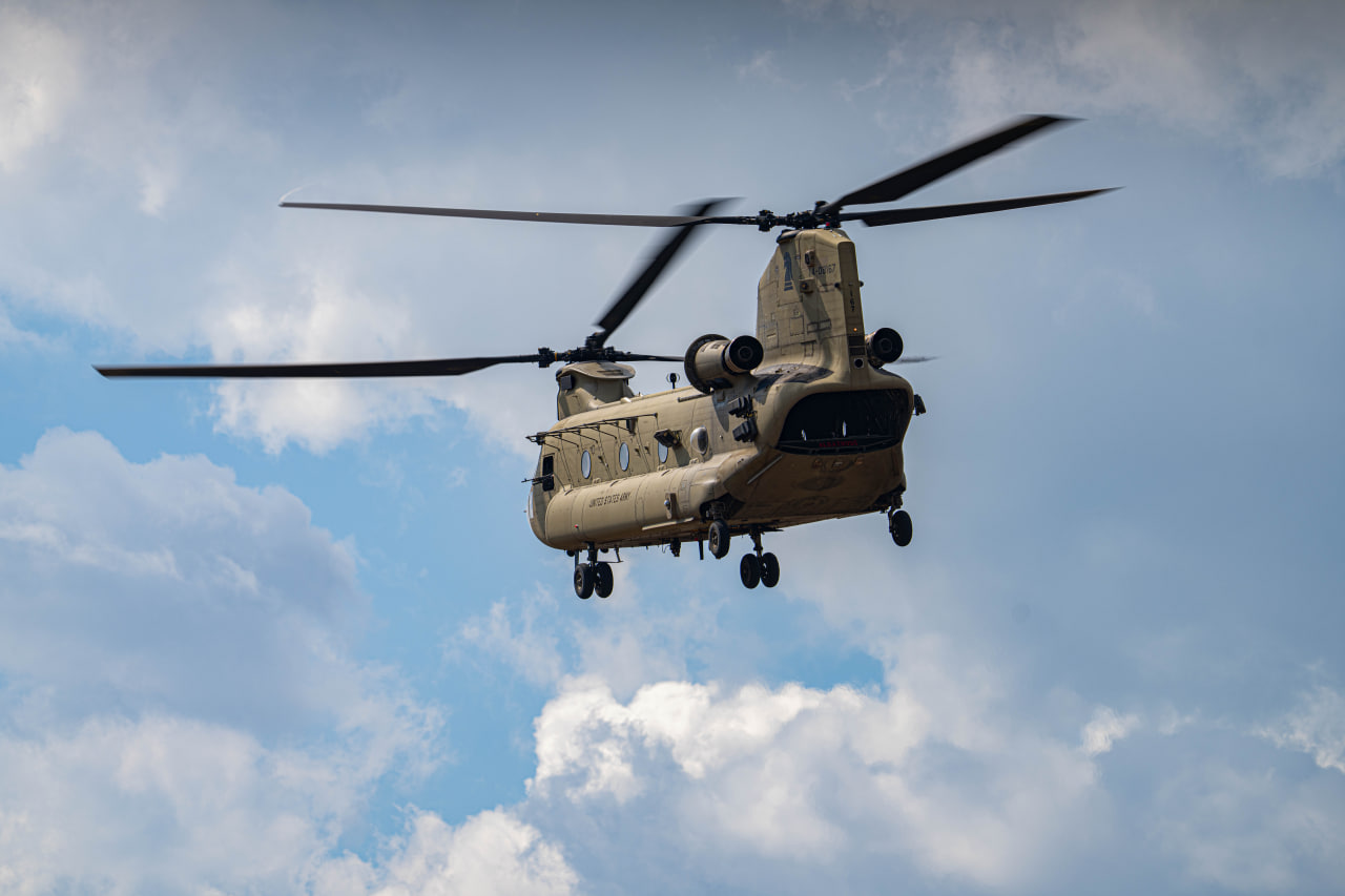 Транспортний вертоліт CH-47F Chinook