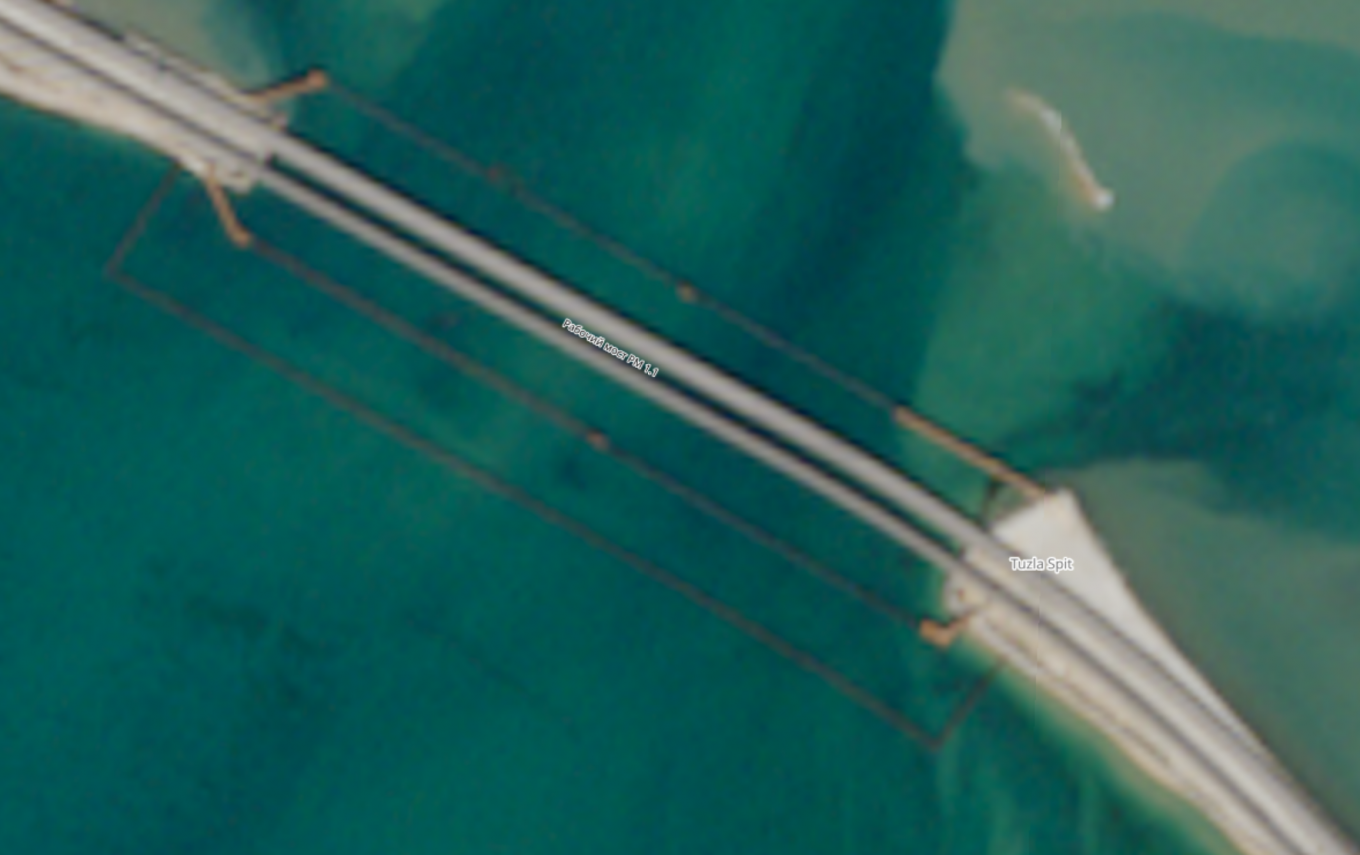 Сучасний вигляд частини Кримського мосту від остову Тузла до РФ, листопад 2025 року