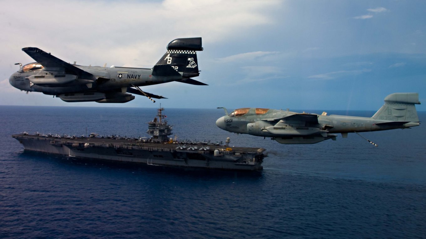 EA-6B Prowlers над USS Enterprise
