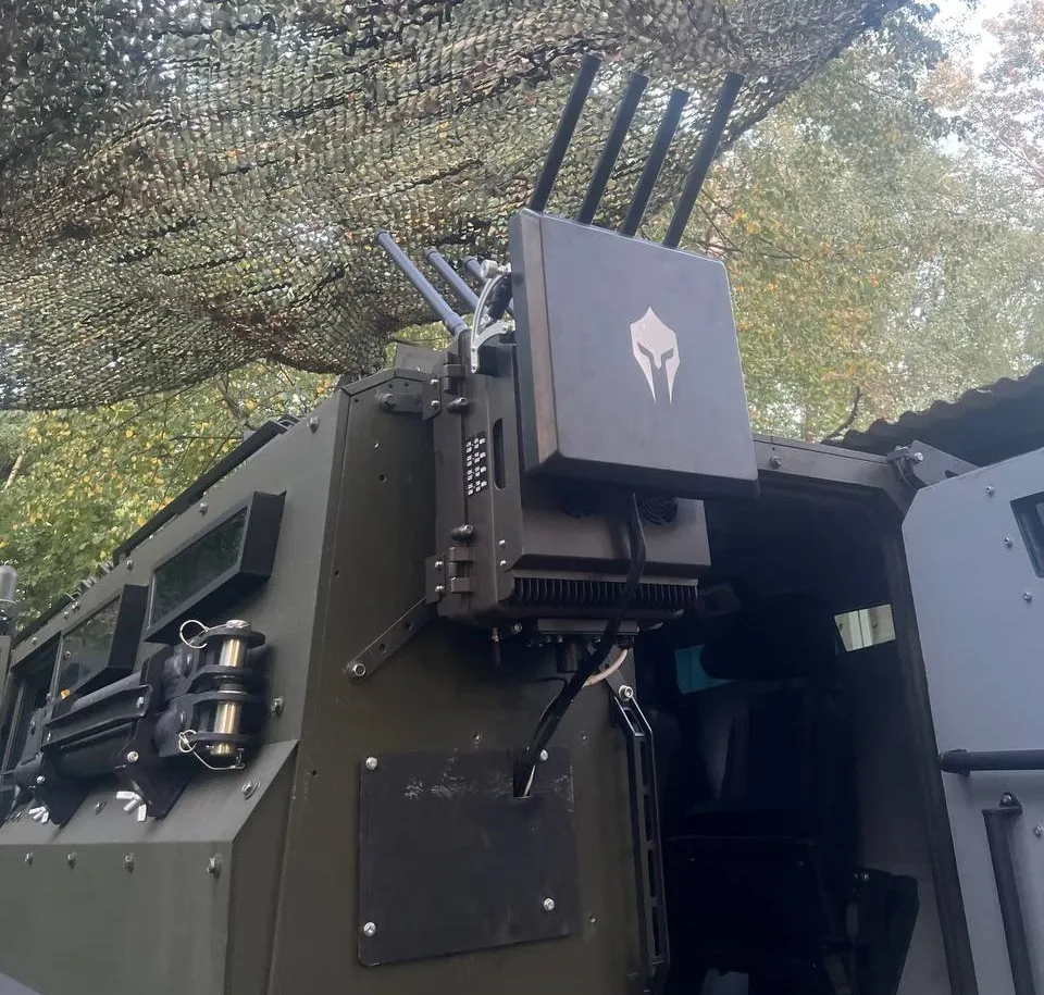 Засіб РЕБ на українському бронеавтомобілі Inguar-03