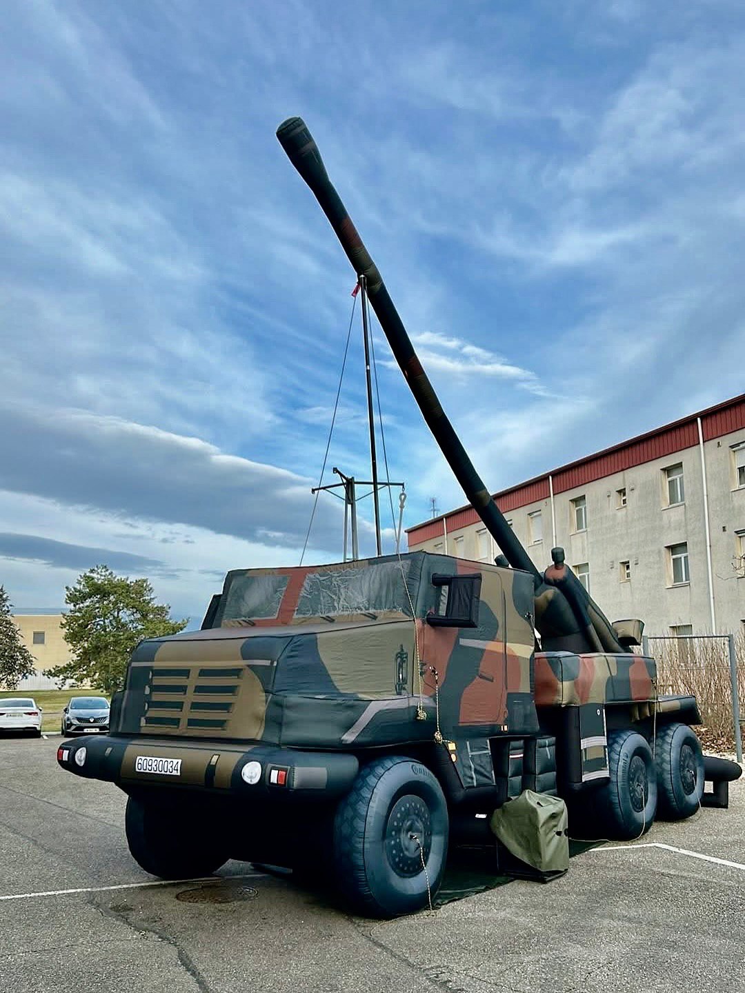 Надувний макет САУ CAESAR. Фото: 68-й Африканський артилерійський полк Сухопутних військ Франції