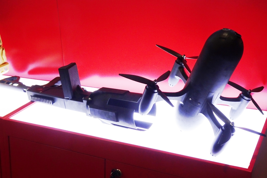 білоруський FPV-дрон перехоплювач разом з пусковою у вигляді рушниці. Фото - European Defence Review