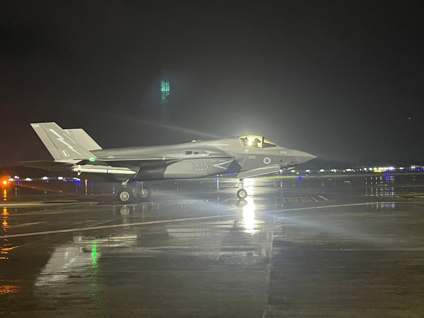 Британський F-35B після екстреної посадки в Індії
