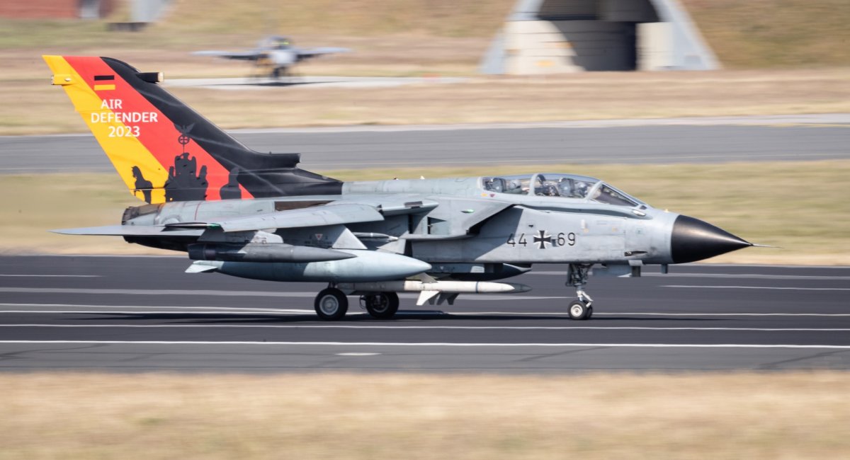 Винищувач-бомбардувальник Panavia Tornado IDS