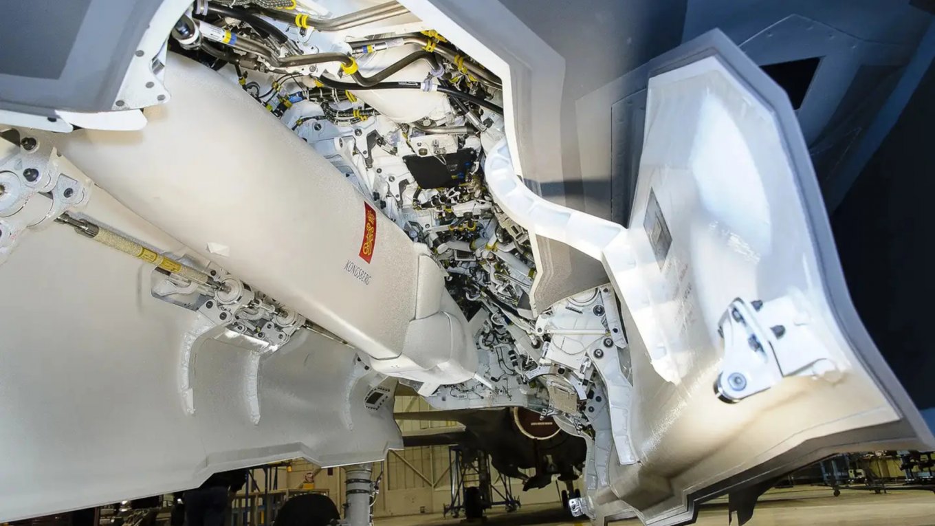 Крилата ракета JSM у внутрішньому відсіку F-35