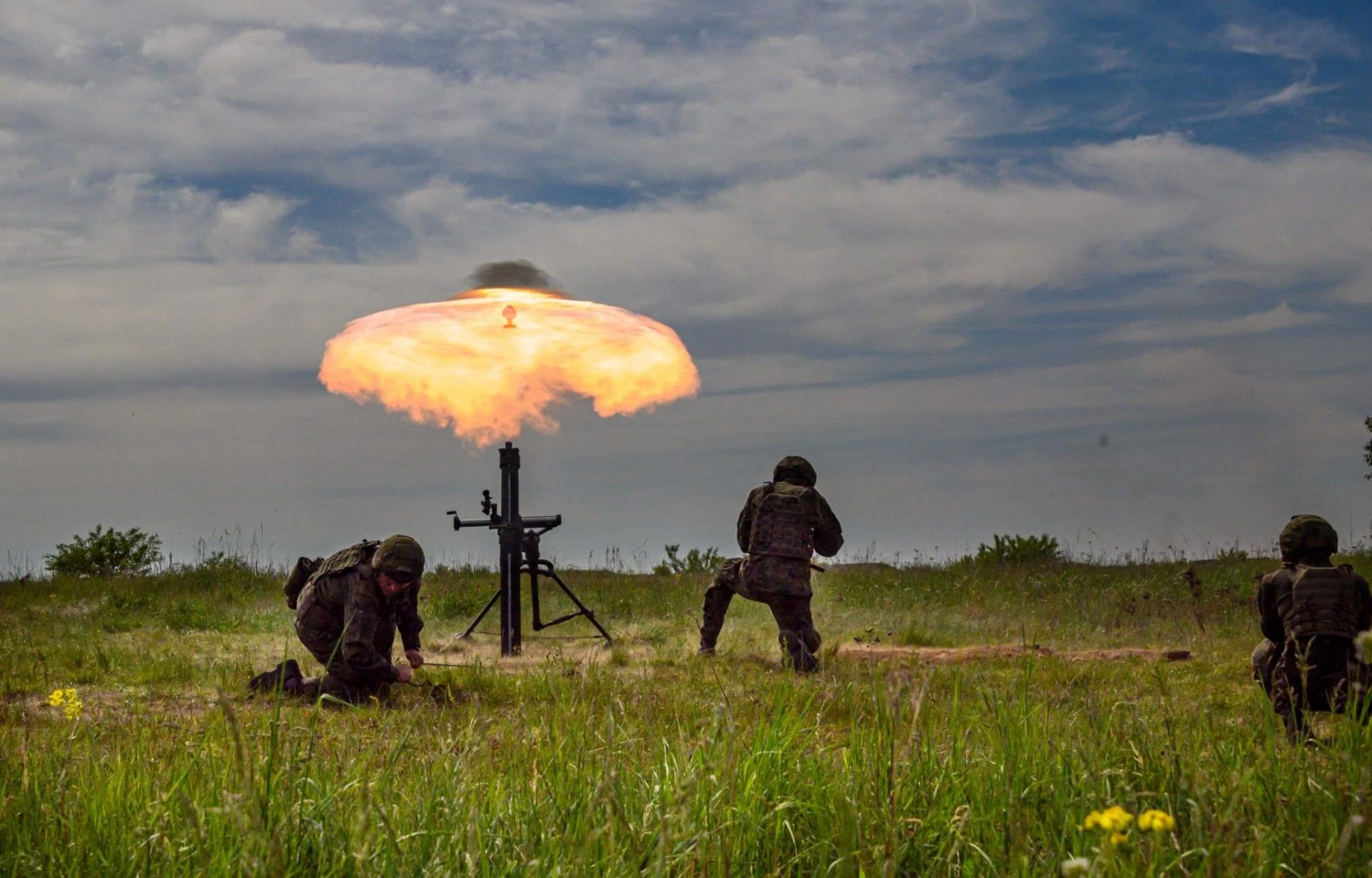Для обходу якого договору Польща створила та стріляє з міномета M-98 незвичайного калібру 98-мм