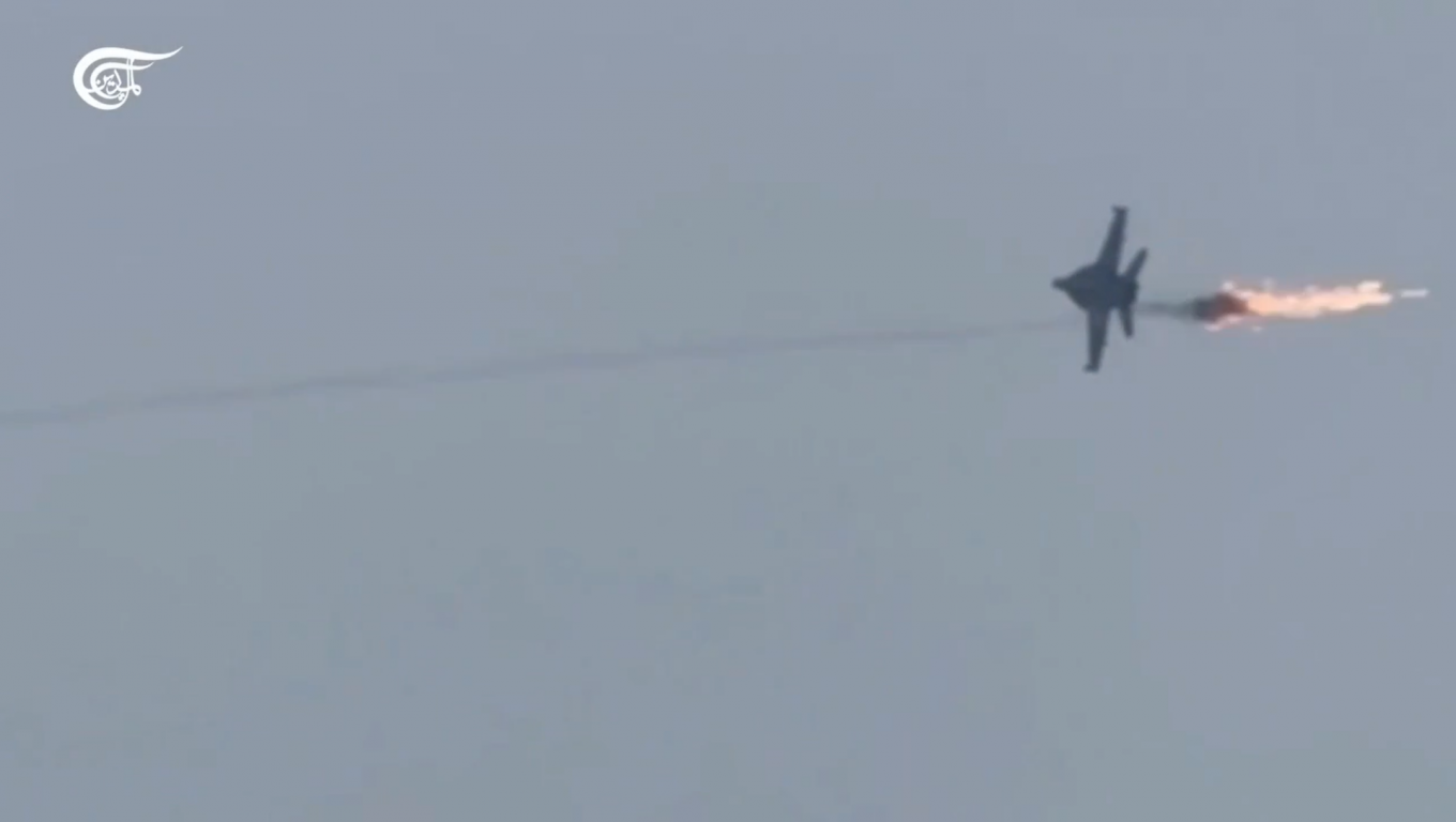 Момент вибуху ракети ПЗРК поряд із F/A-18 Hornet. Кадр з відео