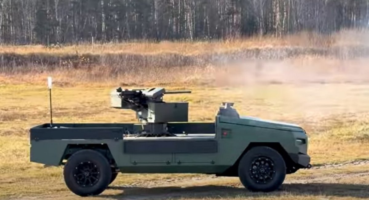 З’явилося рідкісне відео найбільшого українського НРК Protector на полі бою, який може везти тонну вантажу