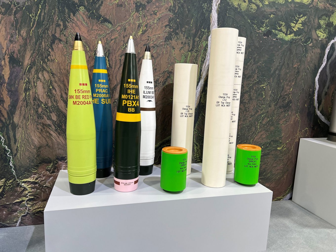 155 мм снаряди та метальні заряди до них