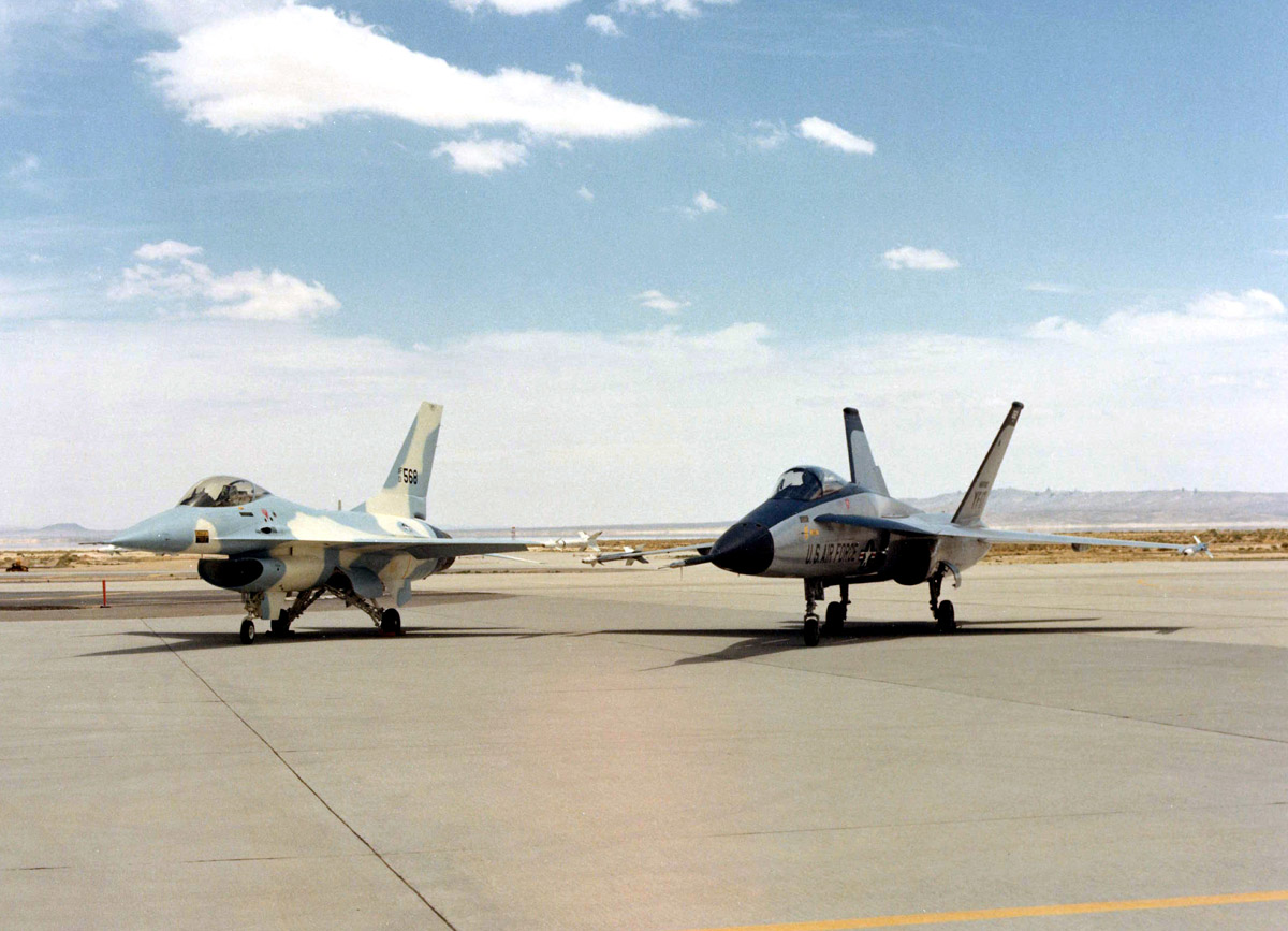YF-16 та YF-17