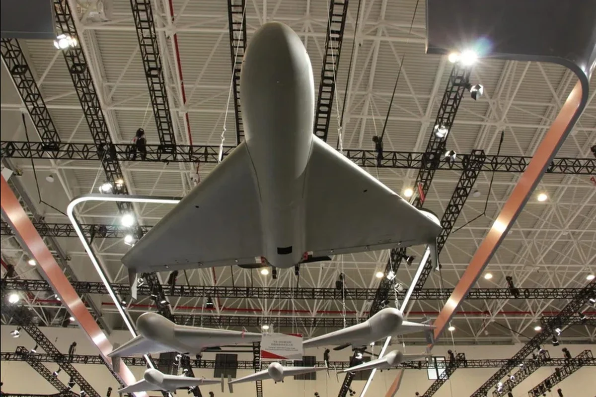 Декілька Feilong-300D під час виставки