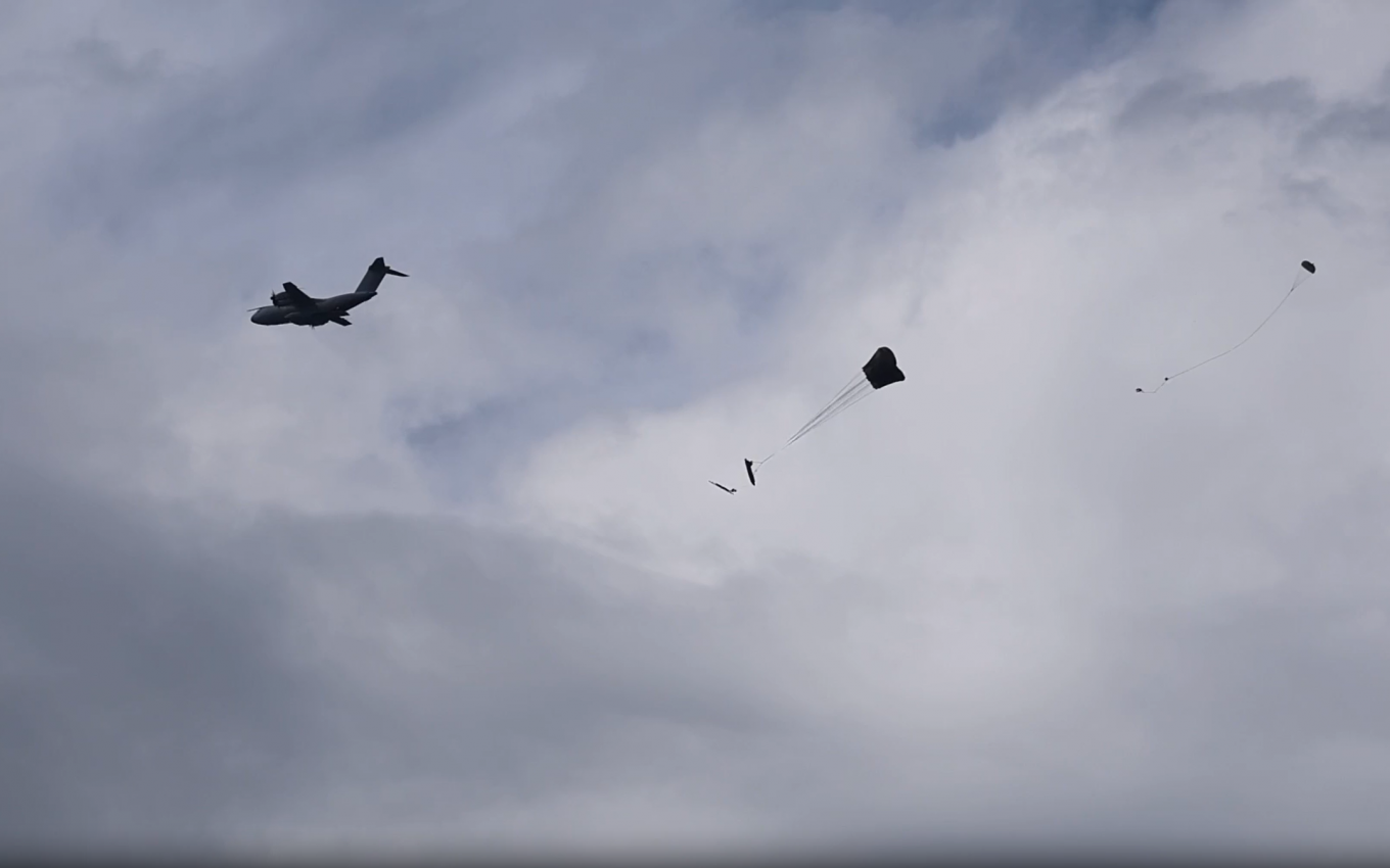 Момент скиду БЕКа K3 Scout з вантажного відділення A400M. Кадр з відео