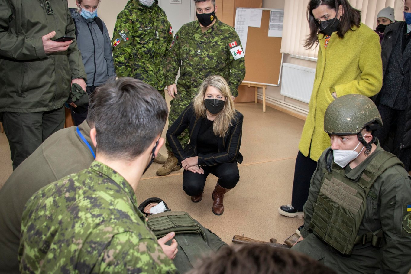 Канада нарощує військову присутність в Україні, передасть військові засоби та бопоможе боротись з кібератакми, Defense Express