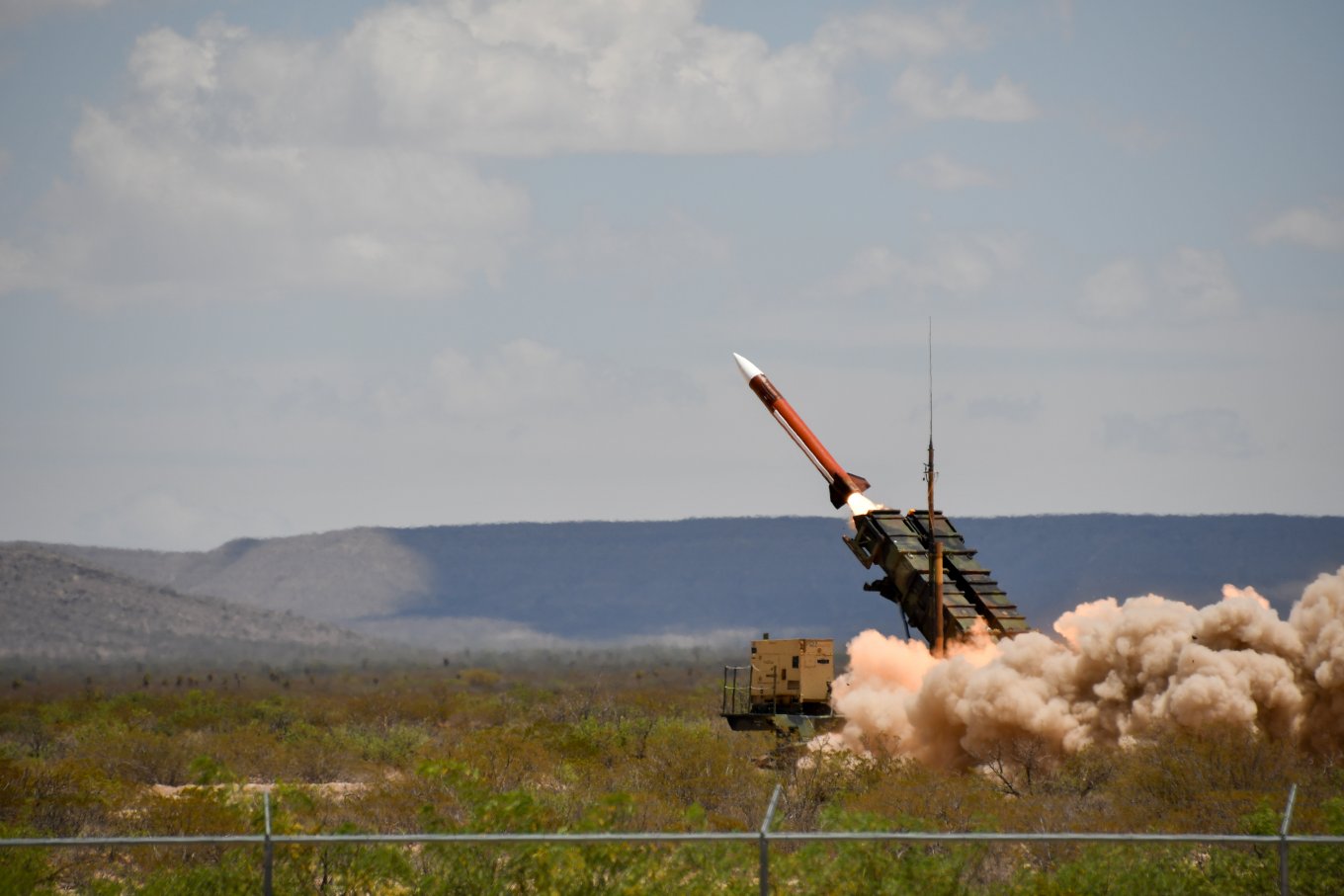 Запуск зенітної ракети PAC-2 GEM-T з ЗРК Patriot.