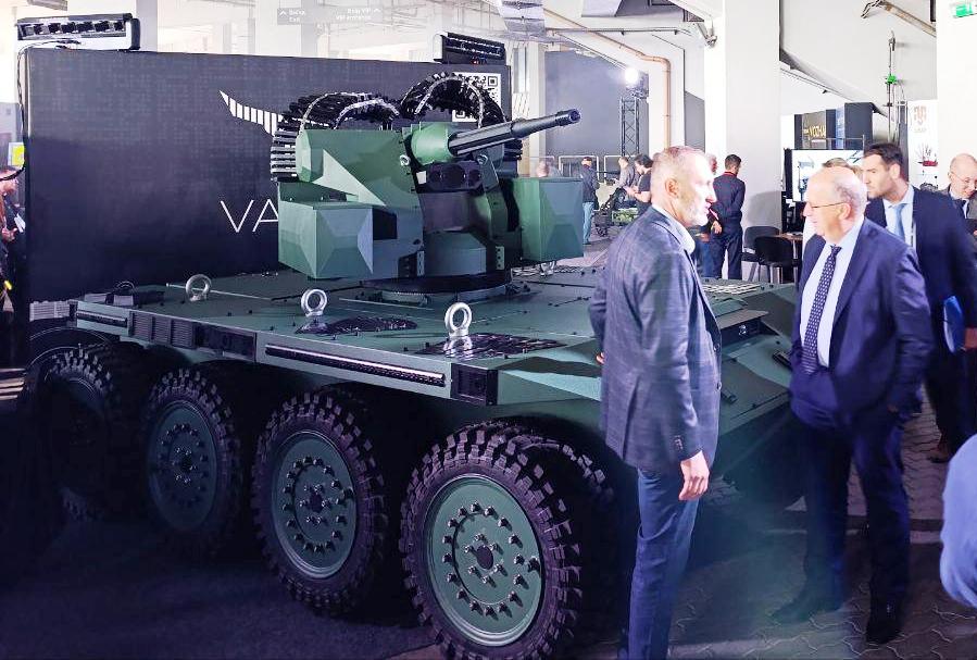 В Україні представили керований ШІ багатофункціональний важкий наземний роботизований комплекс VATAG