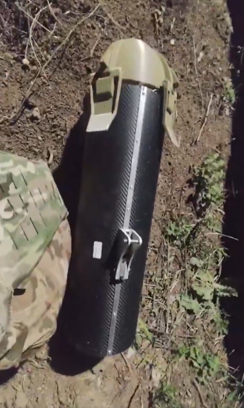 Схоже нова графітова бойова частина, яка була знайдена на місці падіння ймовірно українського безпілотника FP-1 або FP-2