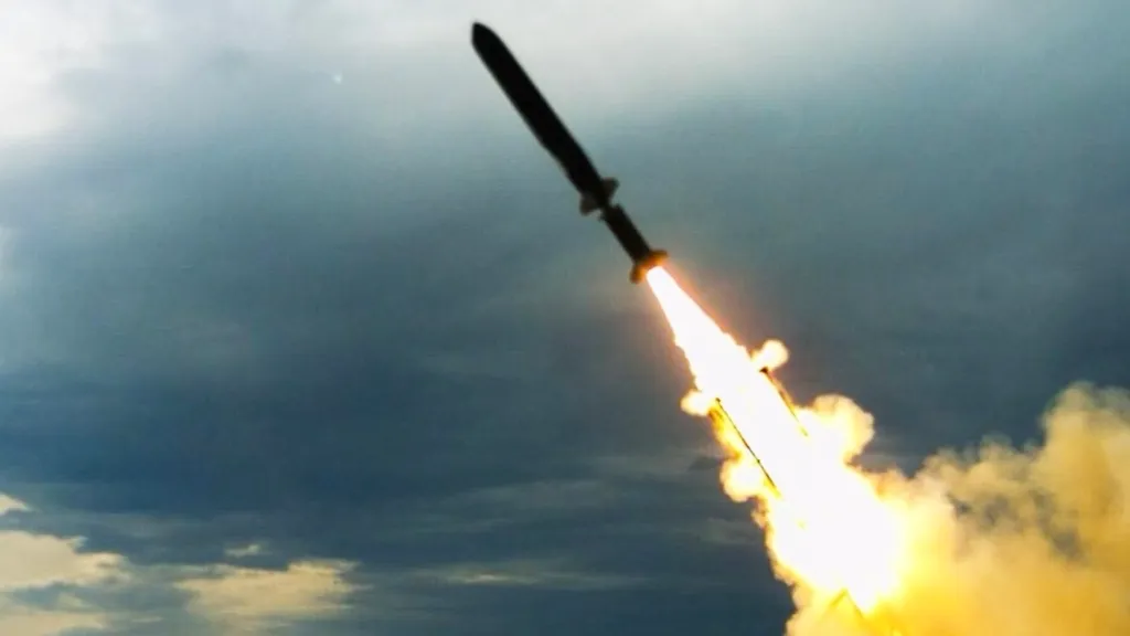ЗСУ вже били по рашистах крилатою ракетою AGM-188A Rusty Dagger, а тепер вона отримала нову версію із наземним запуском