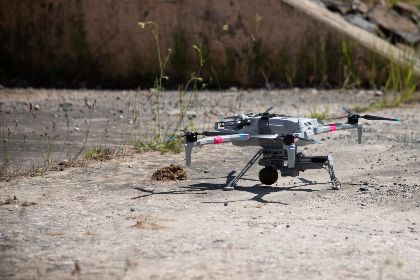 Skydio X10 з підвісом Audible та гранатою M67
