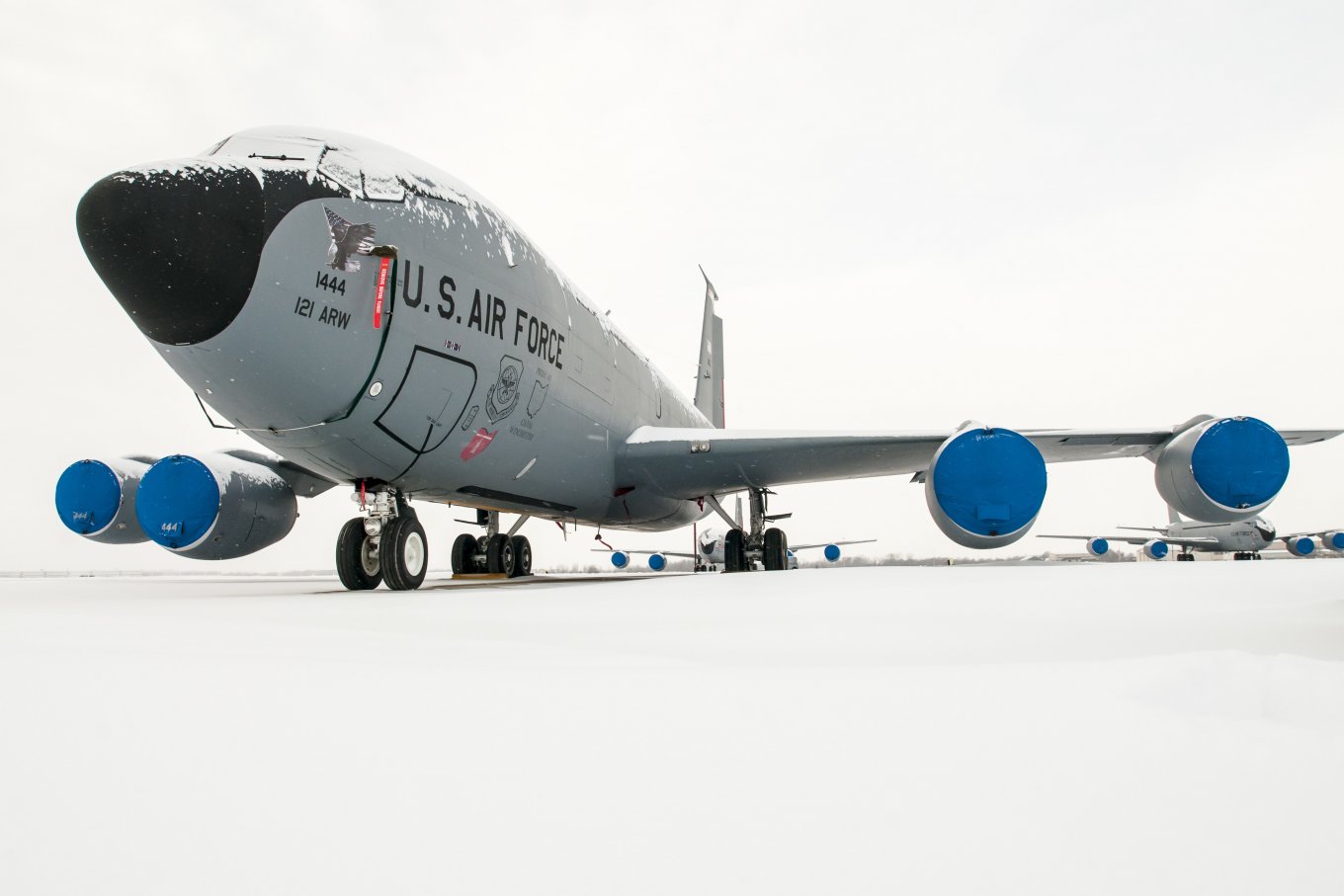 Старе фото KC-135R з бортовим номером 1444, що був пошкоджений під час 